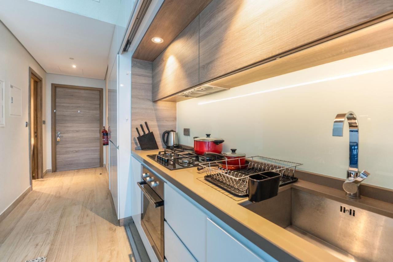 Fam Living - Marina Marvel - Studio Apartment With Breathtaking Views In Studio One Tower Ντουμπάι Εξωτερικό φωτογραφία